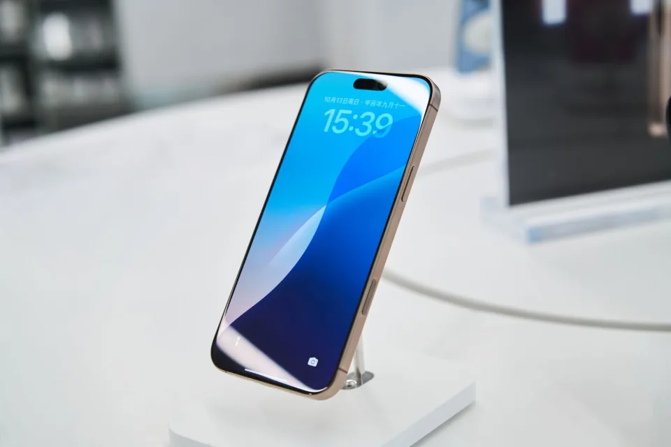 Điện thoại thông minh 128GB chính hãng, nguyên seal